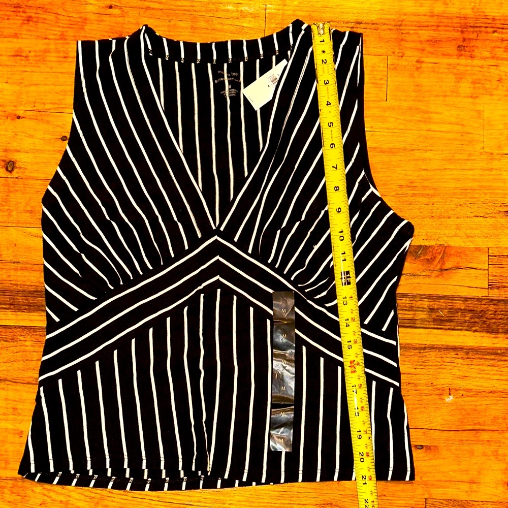 NWT Banana Republic Black & White Striped Top - Medium - Picture 6 of 9